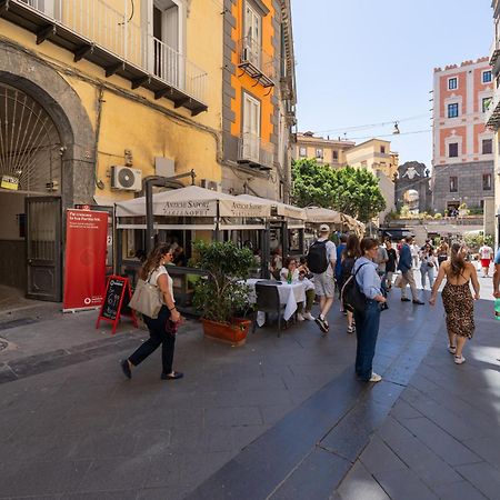 Aristocrat Chiaia Bridge Apartment Naples Exterior photo