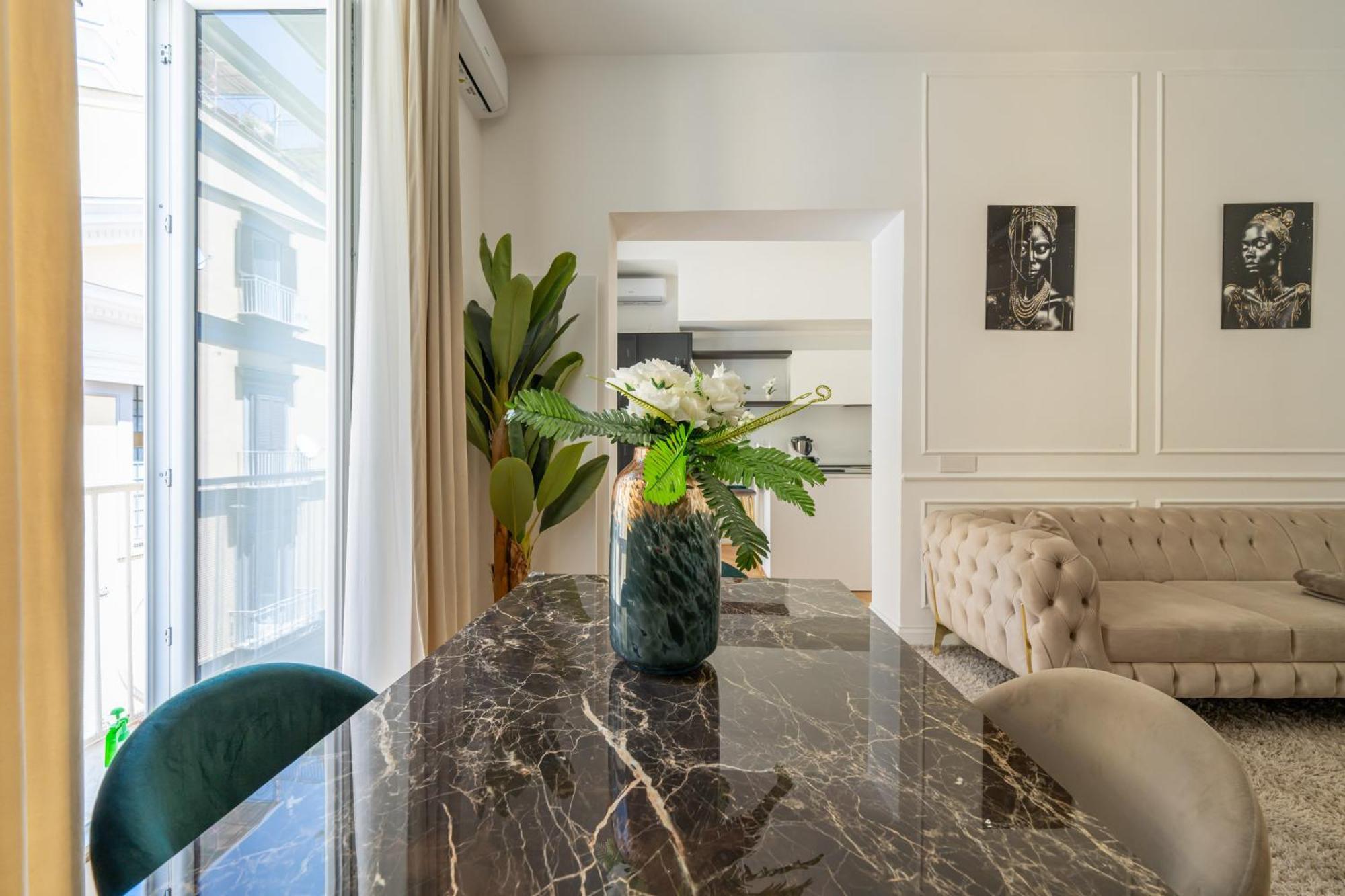 Aristocrat Chiaia Bridge Apartment Naples Exterior photo